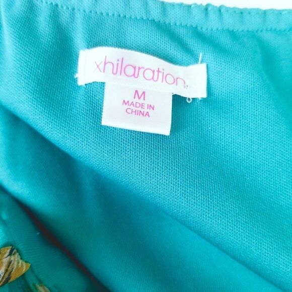 Xhilaration Feather Print Top. Green. M#012 - Picture 8 of 10